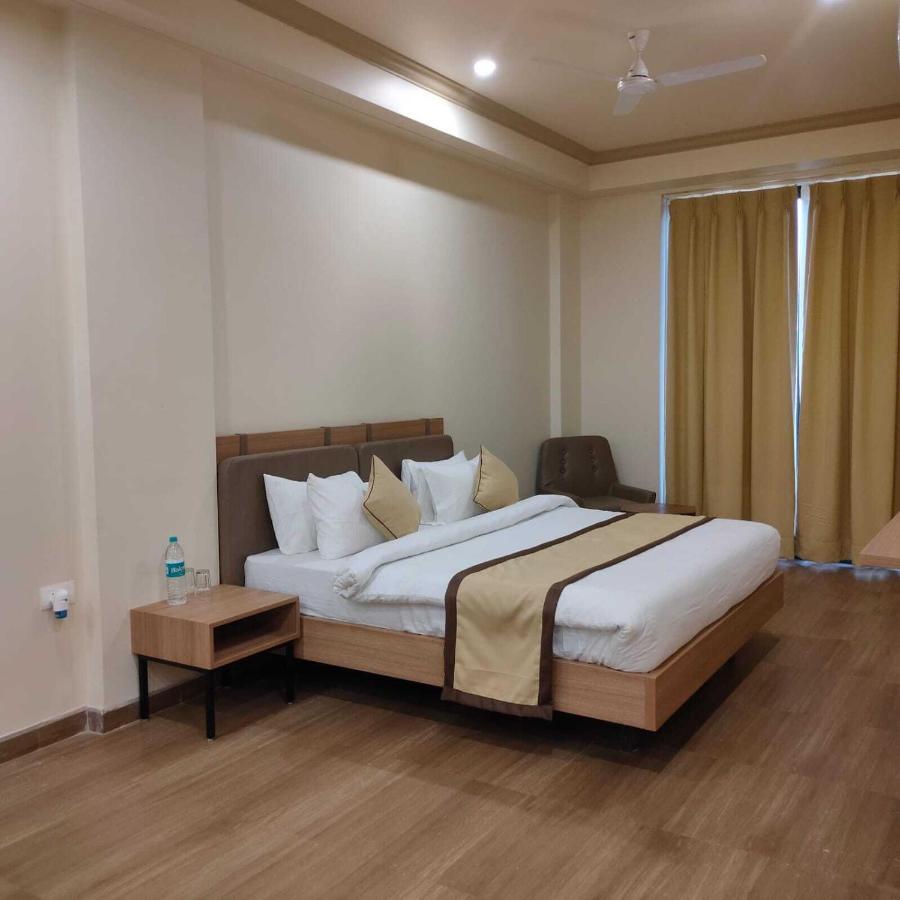 Hotel The Golf 1 Lucknow Exteriör bild