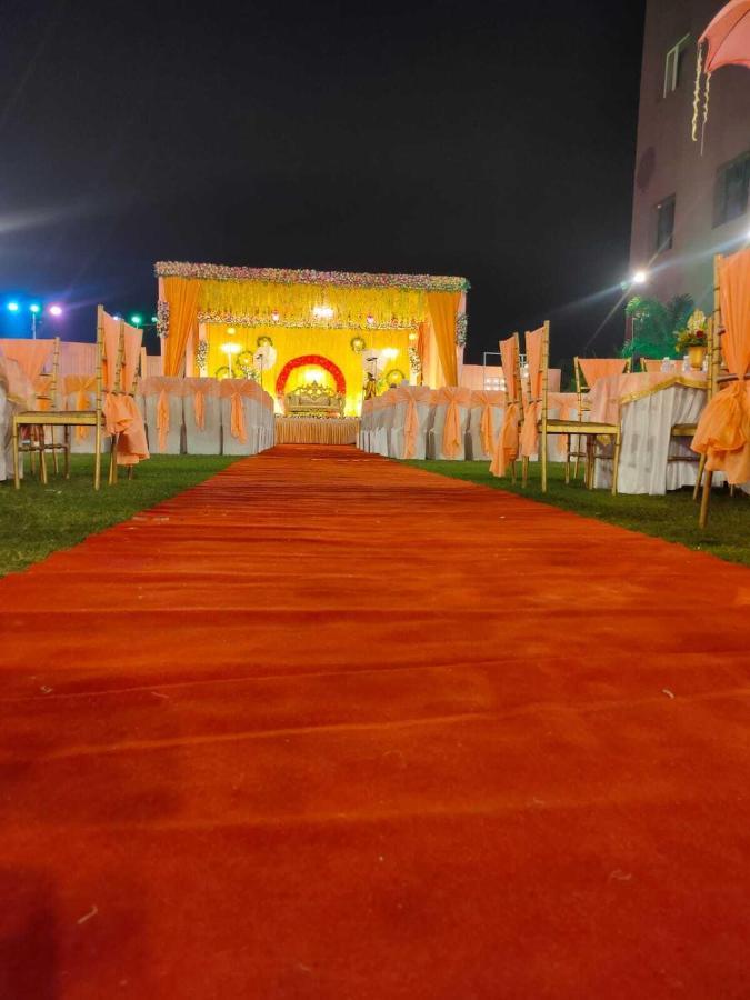Hotel The Golf 1 Lucknow Exteriör bild