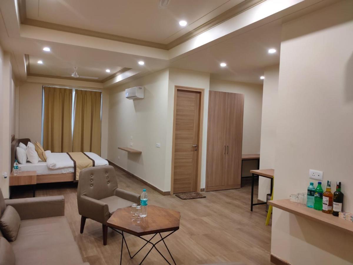 Hotel The Golf 1 Lucknow Exteriör bild