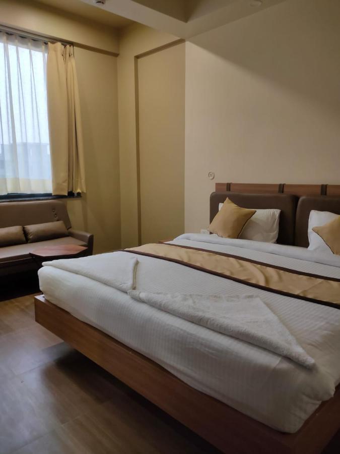 Hotel The Golf 1 Lucknow Exteriör bild
