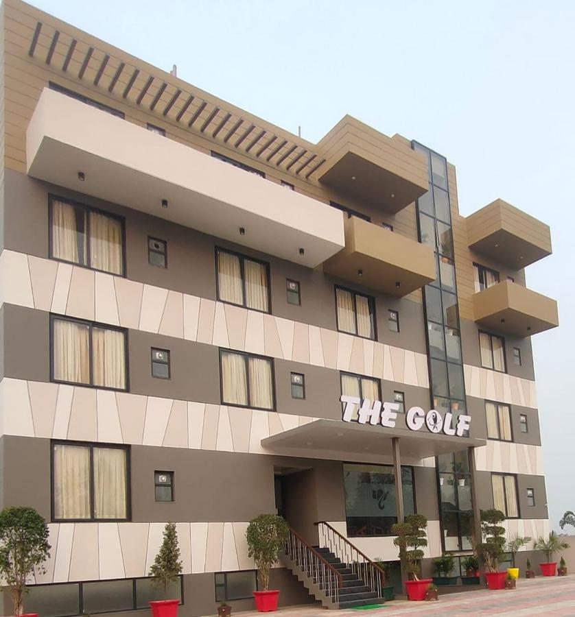 Hotel The Golf 1 Lucknow Exteriör bild