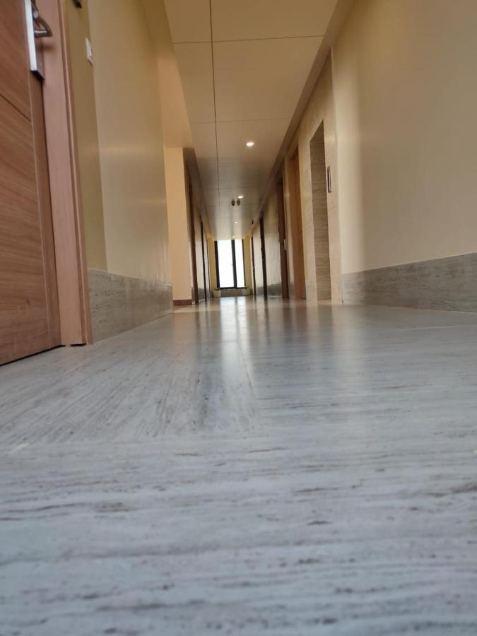 Hotel The Golf 1 Lucknow Exteriör bild